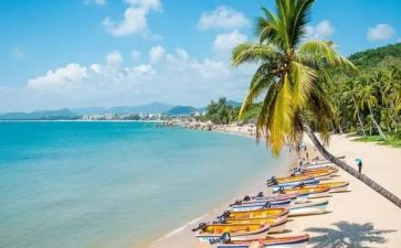 不一样的月作文600字8篇