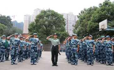 与军训的作文7篇